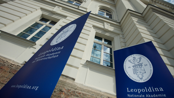 Corona-Pandemie: Leopoldina für sofortige Kontaktbeschränkungen